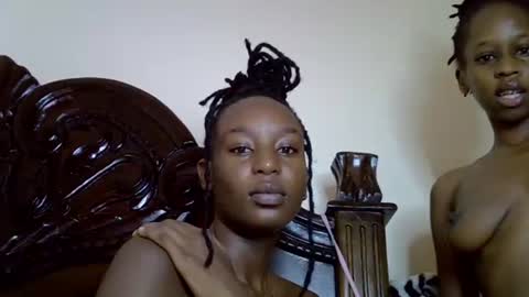 lutino_lovebirds online show from April 18, 6:15 am