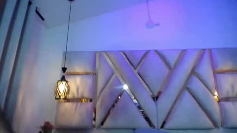 Lesly And Arnold online show from November 29, 4:53 am