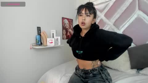 Lux online show from February 10, 3:37 pm