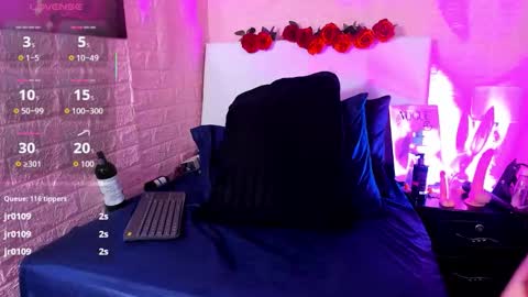Snapshot of lyaa_collins_ chatting on October 13, 12:07 pm Lya online show from October 13, 12:07 pm