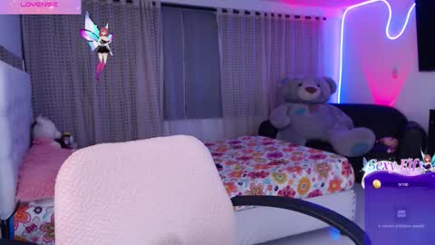 Lyann  online show from December 17, 2:51 am