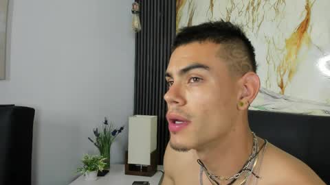 TELL ME LYCAN online show from May 29, 2:53 am