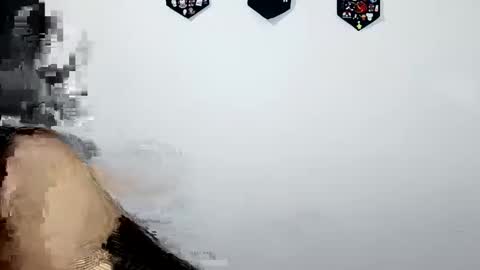 Snapshot of lyla205 chatting on October 19, 5:01 am lyla online show from October 19, 5:01 am