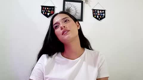 Snapshot of lyla205 chatting on January 14, 2:19 am lyla online show from January 14, 2:19 am