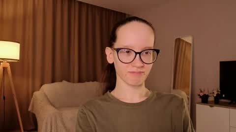 Sara online show from April 16, 9:39 pm