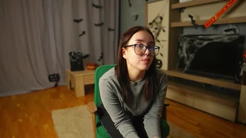 Snapshot of lynettedendy chatting on November 2, 1:33 pm Hello there Im Eva3 Im new model here online show from November 2, 1:33 pm