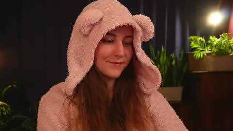 Lynn online show from November 21, 3:10 pm