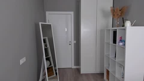  LYNN  online show from February 14, 9:13 am