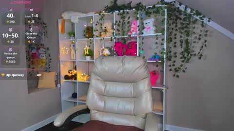 Lynn online show from November 30, 1:34 am