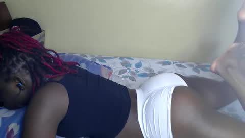 lyenne online show from February 13, 6:22 pm