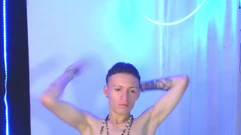 m00nkey0023 online show from January 19, 1:26 am