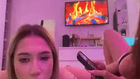 m1umiu online show from April 16, 10:12 pm