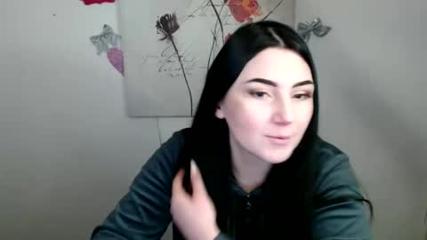 m_i_k_i_ online show from February 25, 10:19 am