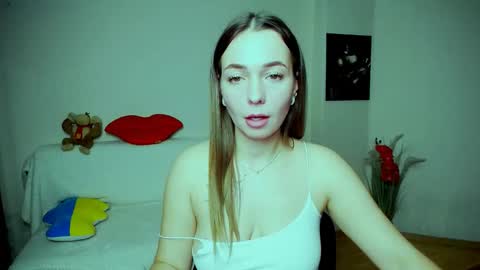 Vikki online show from December 3, 3:56 pm