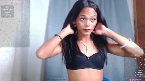 Divina online show from May 28, 9:40 am