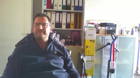 Snapshot of macfly67 chatting on October 18, 2:21 pm macfly67 online show from October 18, 2:21 pm