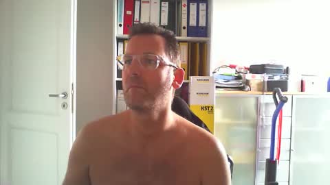 Snapshot of macfly67 chatting on September 13, 7:33 am macfly67 online show from September 13, 7:33 am