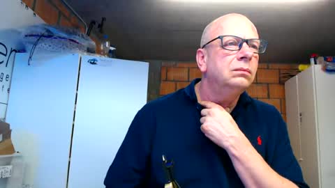 Andy online show from June 18, 6:46 pm
