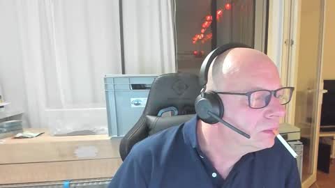 Andy online show from February 8, 10:35 pm