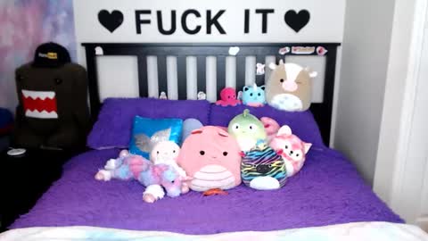 Mackenzie Wolfe online show from February 4, 6:50 am