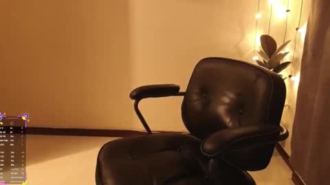 Madame La online show from December 2, 2:32 am