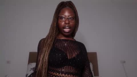 Snapshot of madamindigo chatting on January 4, 5:05 am YourMadamIndigo online show from January 4, 5:05 am