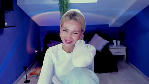 Evelyn online show from September 28, 6:44 am