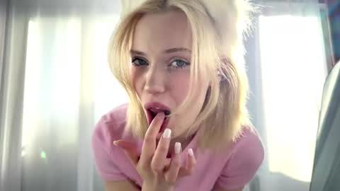 Fiona online show from March 6, 4:55 am