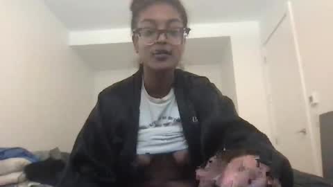 madamp1 online show from April 21, 1:29 pm