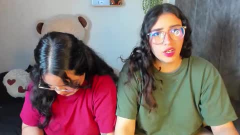 Maddie and Chelsea online show from January 7, 5:29 pm