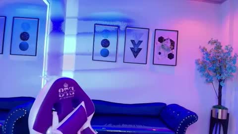 maddie_t18 online show from March 28, 11:55 am