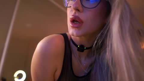 Maddie online show from April 18, 6:43 pm