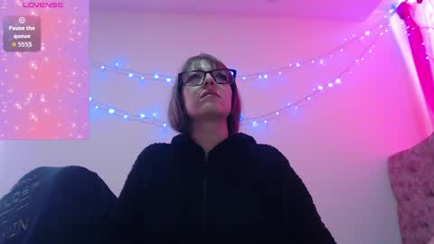 Maddy UwU online show from December 15, 7:10 pm