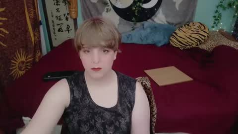 Snapshot of maddy_cat chatting on October 27, 4:18 pm Maddy Cat online show from October 27, 4:18 pm