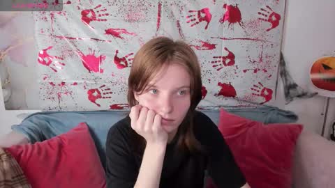 madelaines online show from October 25, 9:19 am