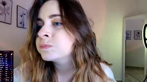 madelamee online show from December 14, 11:00 pm