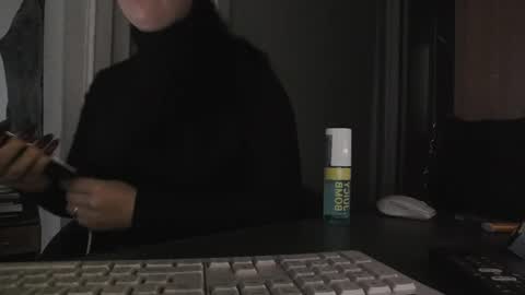 madelynvelure online show from April 23, 4:30 pm