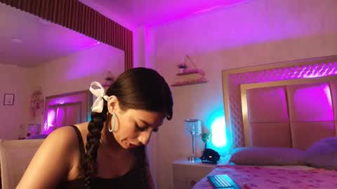 madhison_5 online show from May 5, 2:45 pm