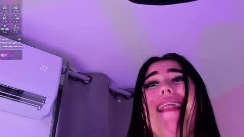 madissonlee__ online show from October 29, 9:15 pm