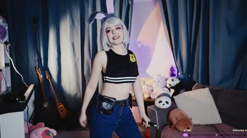 Alice online show from March 25, 8:15 pm