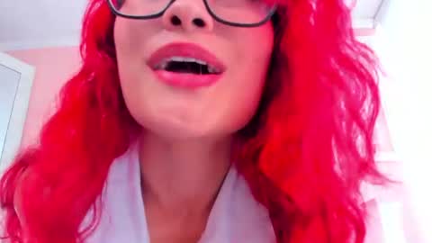 Mae Lyra online show from June 9, 5:23 pm