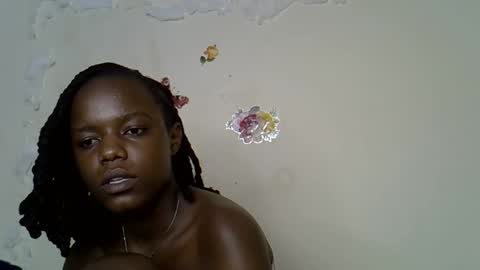 Maee online show from December 4, 7:13 pm