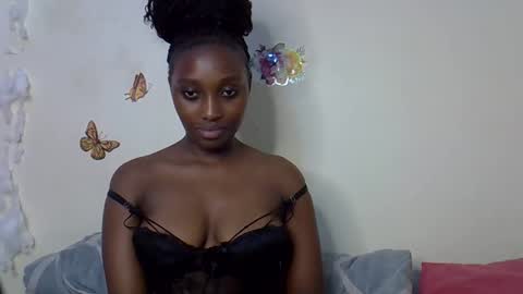 Maee online show from November 26, 8:38 pm