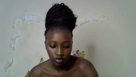 Maee online show from November 30, 4:36 pm