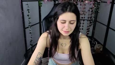 Mia online show from March 5, 3:54 pm