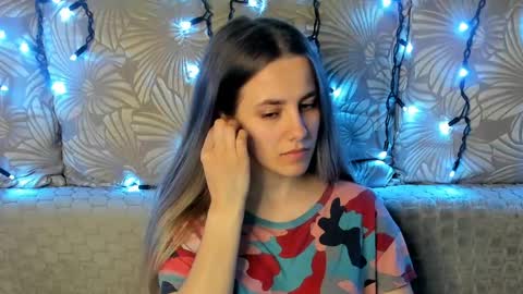 Maggie online show from April 18, 12:34 am