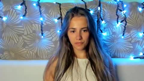 Maggie online show from August 7, 2:32 am