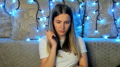 Maggie online show from October 26, 3:18 am