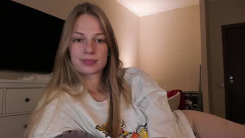 Alice  online show from December 4, 1:14 pm