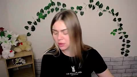 Snapshot of magic_katarina_ chatting on February 3, 7:18 am magic_katarina_ online show from February 3, 7:18 am